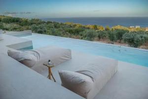 URANOS di GIOIA Villa with magnificent sea view and infinity pool 18x4m, Zakynthos Town