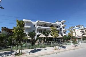 Malvina Hotel, Golem