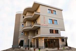 Hotel Romeo, Corce