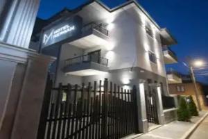 Mergan Hotel, Corce