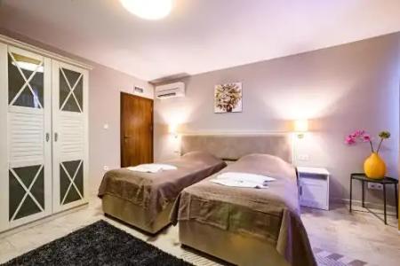 Antique Boutique - 28