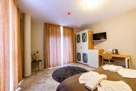 Antique Boutique - 17