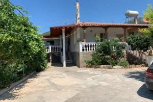 Denaj House, Himare