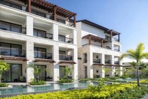 Unique Club at Lopesan Costa Bávaro Resort, Punta Cana