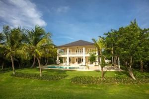 Amazing golf villa at luxury resort in Punta Cana, includes staff, golf carts and bikes, Punta Cana