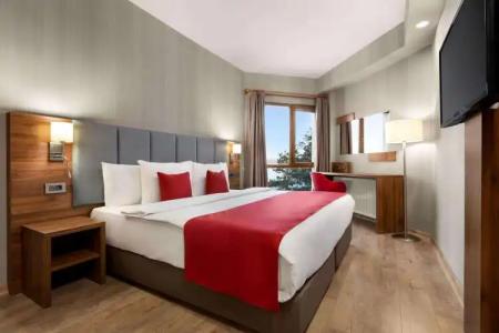 Ramada by Wyndham Van - 1