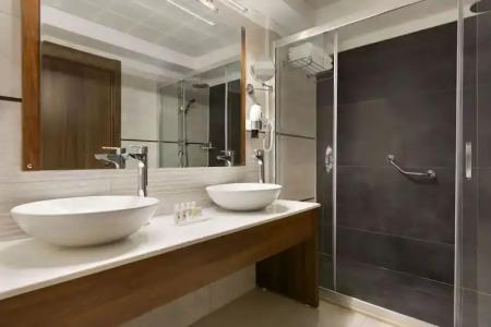 Ramada by Wyndham Van - 38