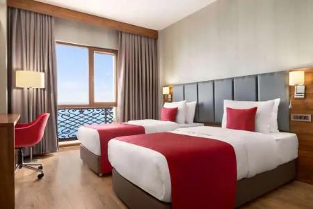 Ramada by Wyndham Van - 5