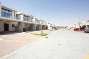 Amazing 3 Bhk villa 25 minutes from the expo!, Dubai