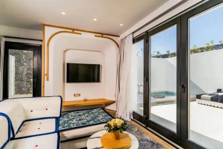 Cresanto Luxury Suites - 81