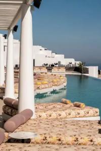 Cresanto Luxury Suites - 10