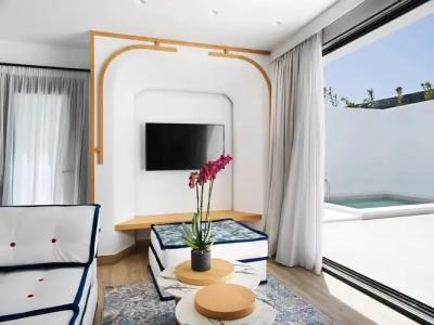 Cresanto Luxury Suites - 83