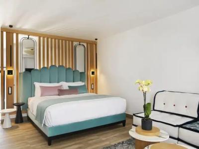 Cresanto Luxury Suites - 2