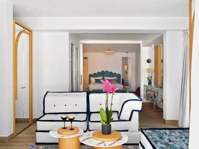 Cresanto Luxury Suites - 76