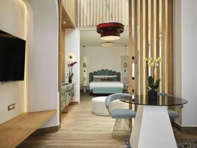 Cresanto Luxury Suites - 3