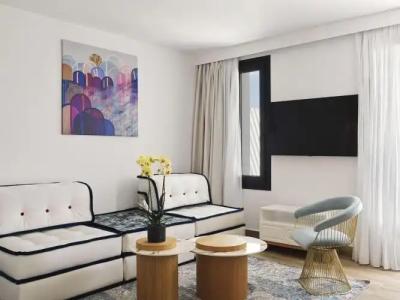 Cresanto Luxury Suites - 1