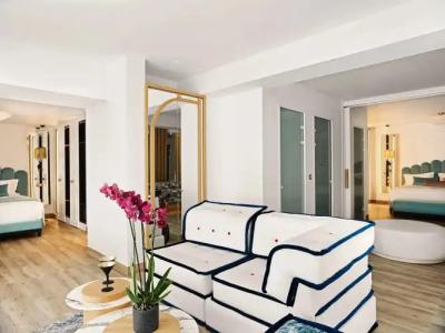 Cresanto Luxury Suites - 78