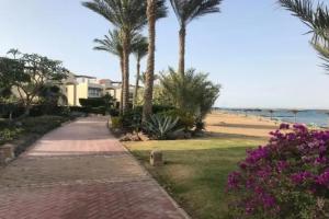 Chalet with Roof at Laguna Bay- Ain Sokhna - shly@ Grftyn mkyf blkml blrwwf qry@ ljwn by - l`yn lskhn@, Ain Sokhna