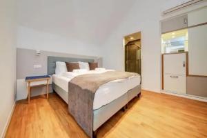 Fekete Sas Motel, Esztergom