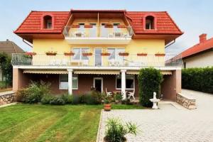 Lena Apartman, Heviz