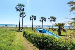 Blue Beachfront House next to Golden Bay Hotel, Pyla
