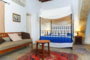 Zoes Traditional Apartments, Bed & Breakfast, Larnaka