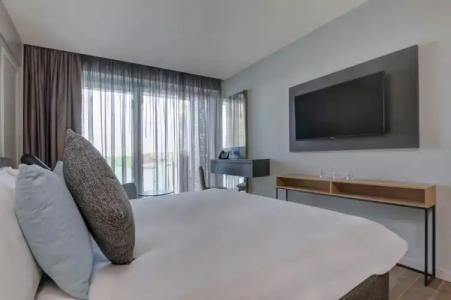 Land's End, Boutique - 2