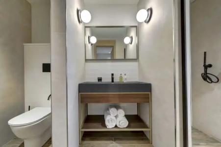 Land's End, Boutique - 7