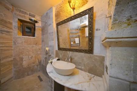 Serenus Cave Suites - 54