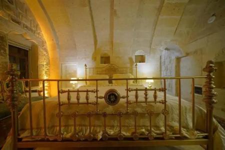 Serenus Cave Suites - 82