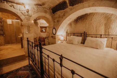Serenus Cave Suites - 32