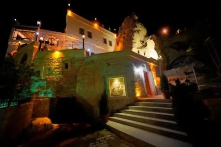 Serenus Cave Suites - 4