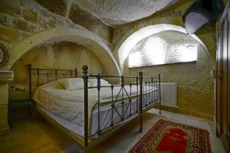 Serenus Cave Suites - 11