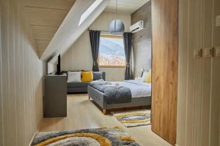 BOUTIQUE ENTRY E - 33