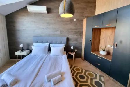 BOUTIQUE ENTRY E - 67