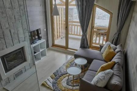 BOUTIQUE ENTRY E - 28