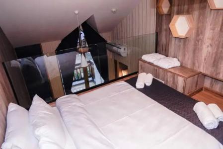 BOUTIQUE ENTRY E - 69