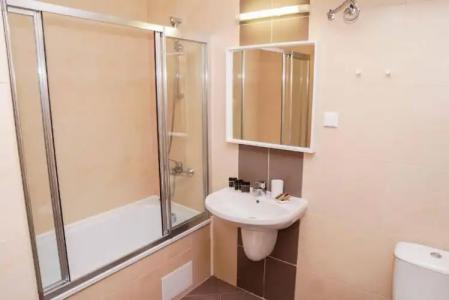 BOUTIQUE ENTRY E - 82