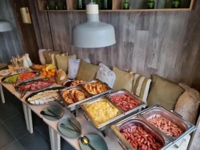 BOUTIQUE ENTRY E - 9