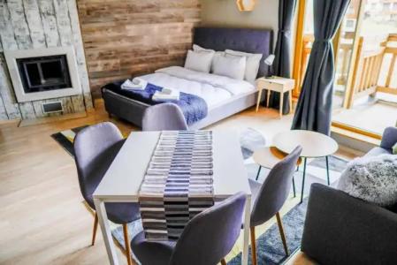 BOUTIQUE ENTRY E - 94