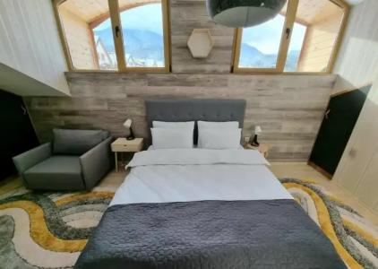 BOUTIQUE ENTRY E - 56