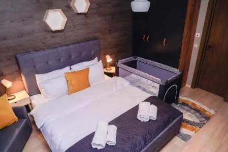 BOUTIQUE ENTRY E - 79