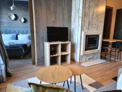 BOUTIQUE ENTRY E - 72