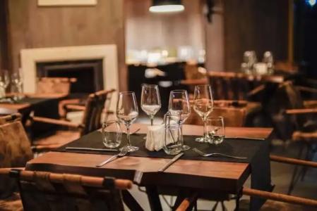 BOUTIQUE ENTRY E - 18