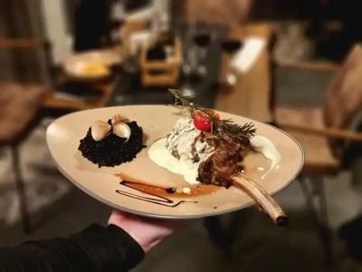 BOUTIQUE ENTRY E - 11