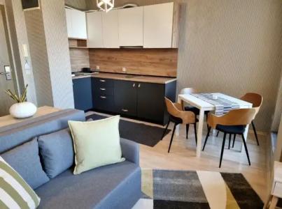 BOUTIQUE ENTRY E - 4