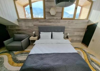 BOUTIQUE ENTRY E - 23