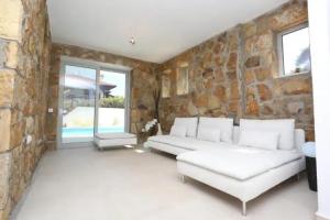 Villa Douglas - Private Pool, BBQ, 4Bdrms, View, Pefkohori