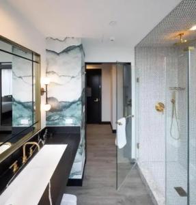 The Godfrey Hollywood - 58