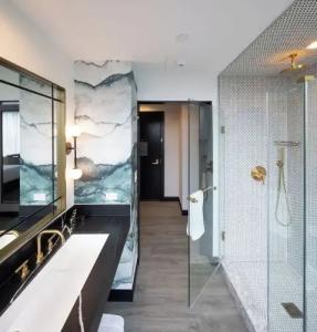 The Godfrey Hollywood - 84